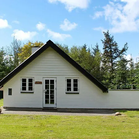 Two-bedroom Holiday In 21